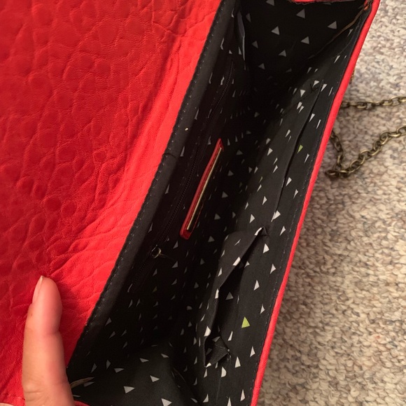 Clutch - Picture 2 of 4